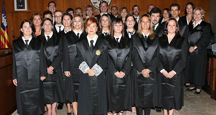 Brillante y solemne jura de quince nuevos Graduados Sociales en el Tribunal Superior de Justicia de les Illes Balears