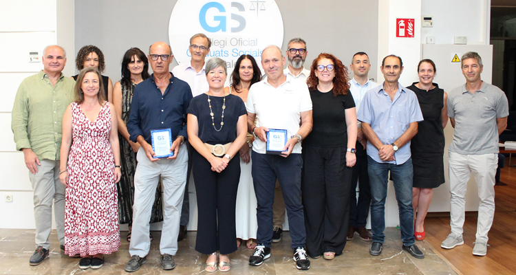 Homenaje a los nuevos colegiados eméritos por su dedicación y compromiso