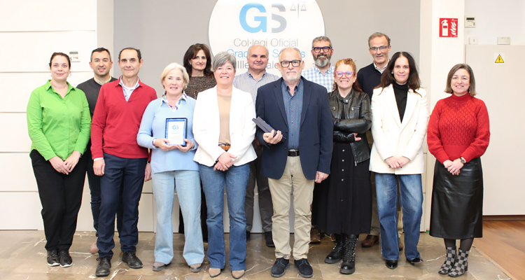 Lliurament de la Placa Col·legial a Emilia Goyanes Castro i Antoni Viver i Alberti